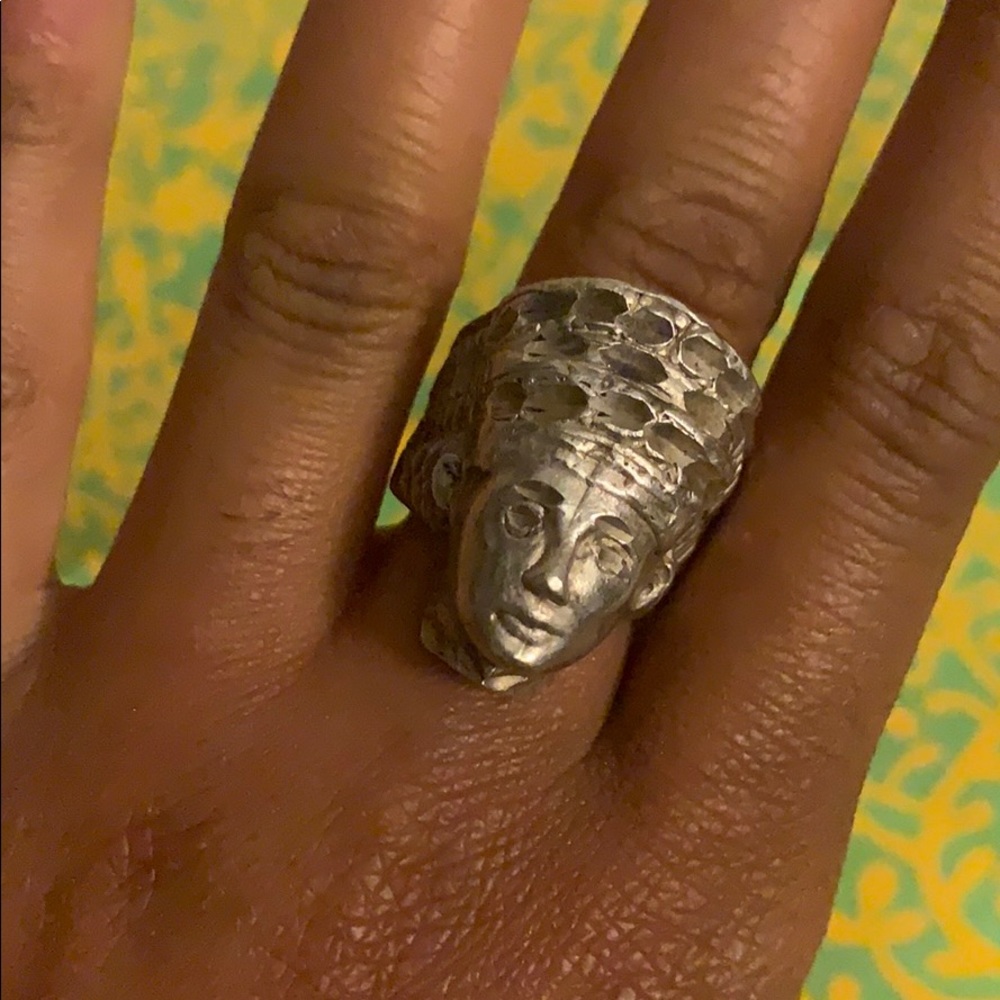 A Vintage Nefertiti silver ring size 7